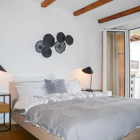 Swissme - Modernes Am Sportplatz Mit Balkon & Parkplatz Апартаменты *